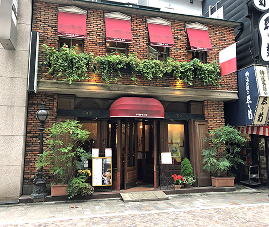 銀座トリコロール本店でひとりカフェ 静かな老舗カフェでのんびり 銀座トリコロール本店でひとりカフェ 静かな老舗カフェでのんびり