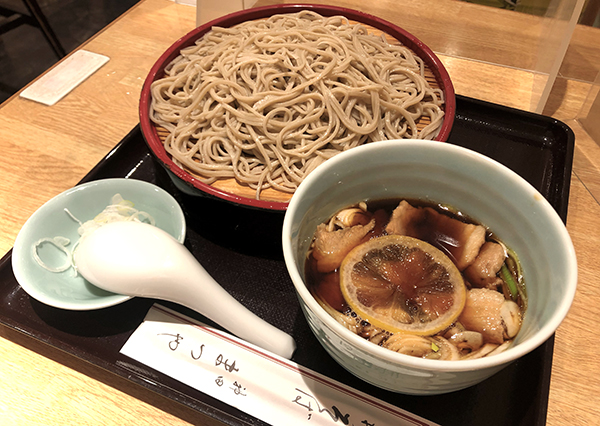 老舗蕎麦屋 神田まつや 吉祥寺店 で夏季限定 豚レモンせいろそば に舌つづみ